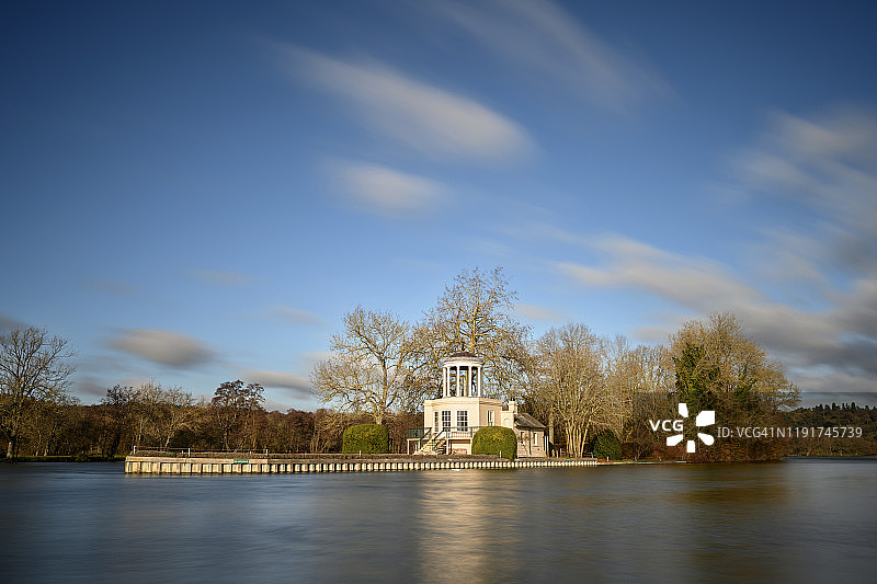 亨利泰晤士河上的寺庙岛图片素材