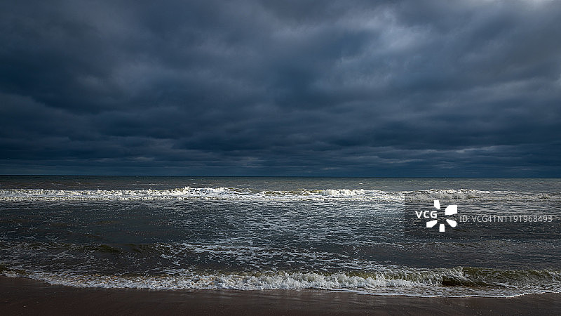 汉普顿的暴风雨海浪图片素材