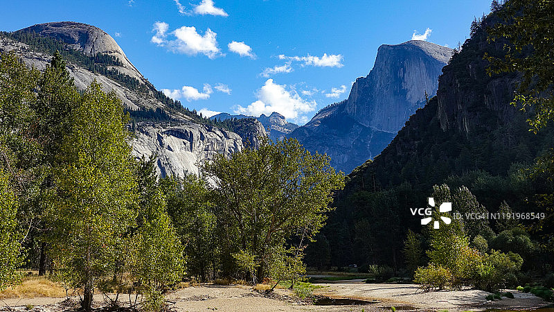 加利福尼亚州优胜美地国家公园北穹顶和半穹顶全景图片素材