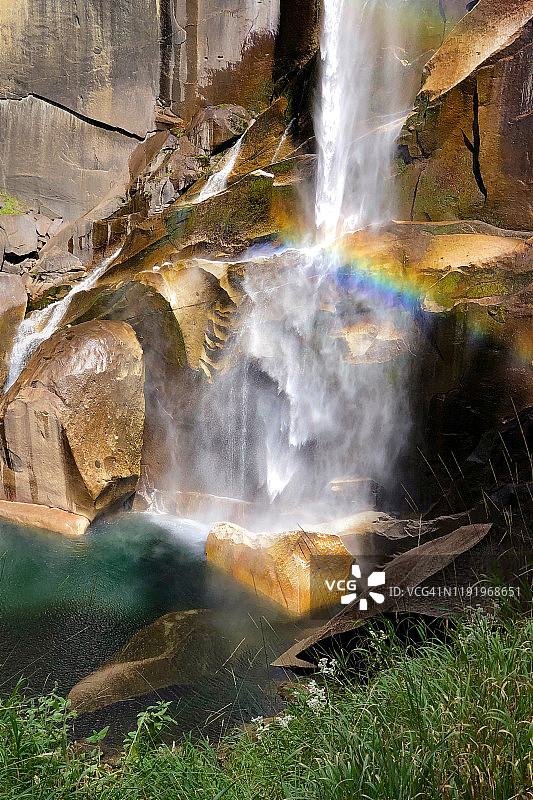 加利福尼亚州优胜美地国家公园的弗纳尔瀑布图片素材