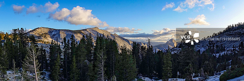 加利福尼亚州优胜美地国家公园奥姆斯特德角全景图片素材