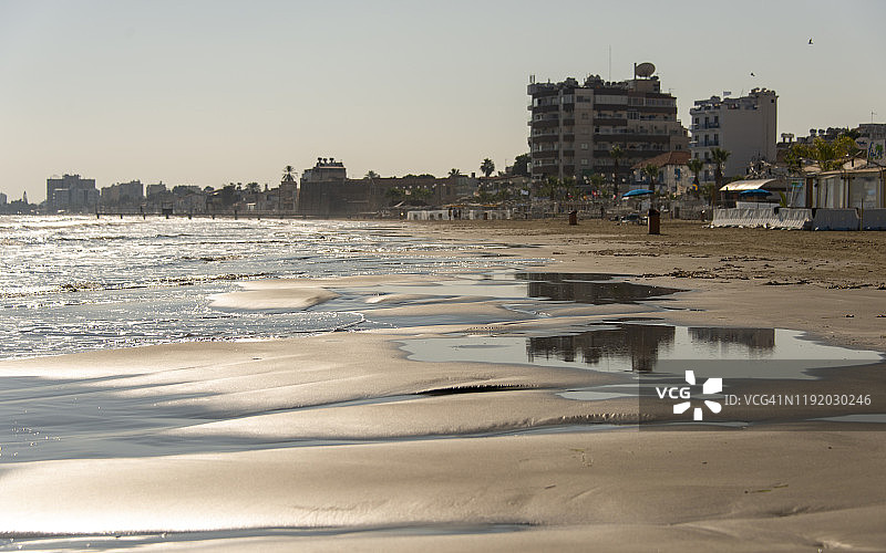 拉纳卡海边的海滨和长廊及海滩图片素材