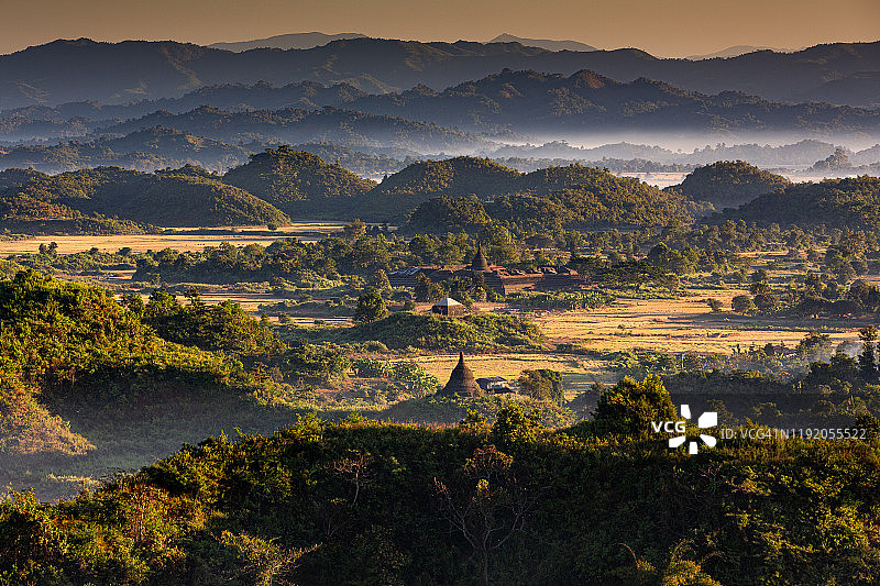 马克U市宝塔图片素材