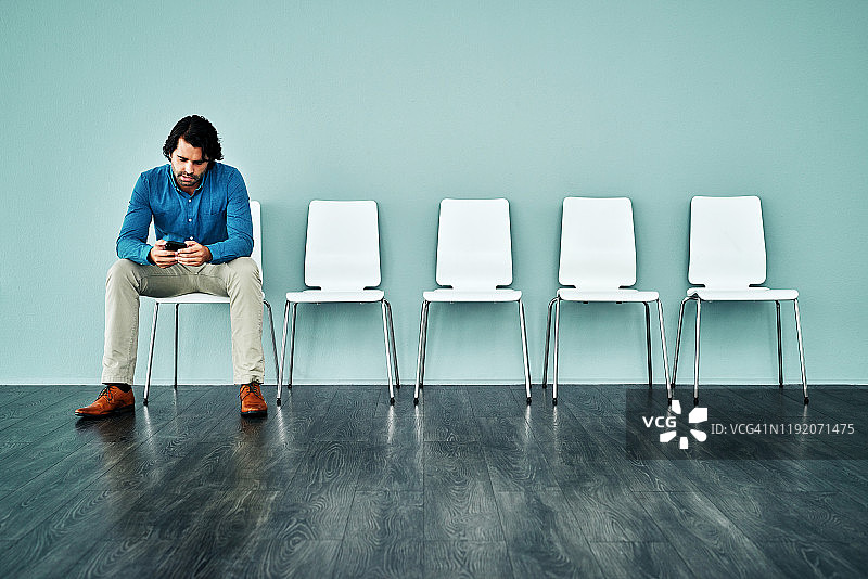 用WIFI消磨时间图片素材