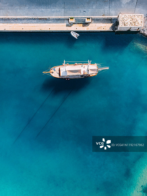 港口帆船航拍图片素材