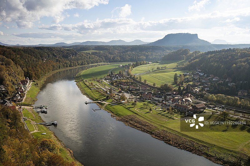 从巴斯泰观景台眺望易北河谷,疗养胜地拉aten,利里安斯坦,萨克森瑞士国家公园,易北河砂岩山脉,德国萨克森州图片素材