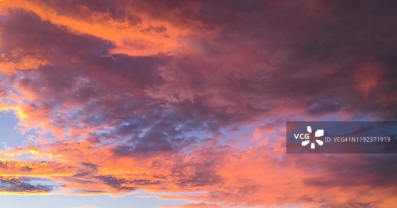 燃烧的云彩图片素材