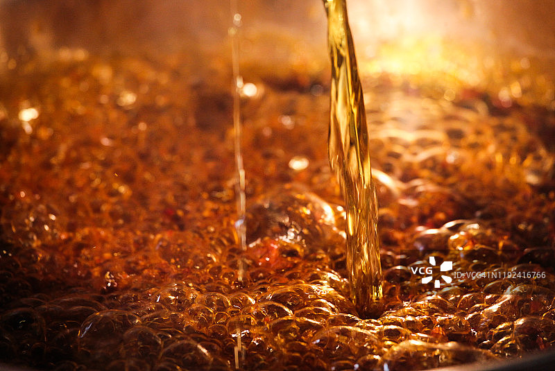 煮辣椒油图片素材