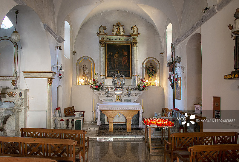 法国科西嘉博尼法乔圣十字教堂的祭坛图片素材