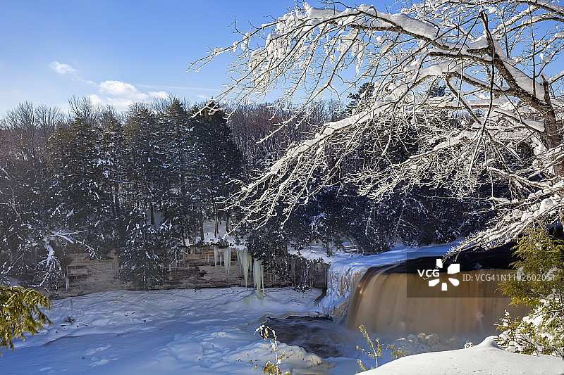 冬季的塔夸梅农瀑布图片素材
