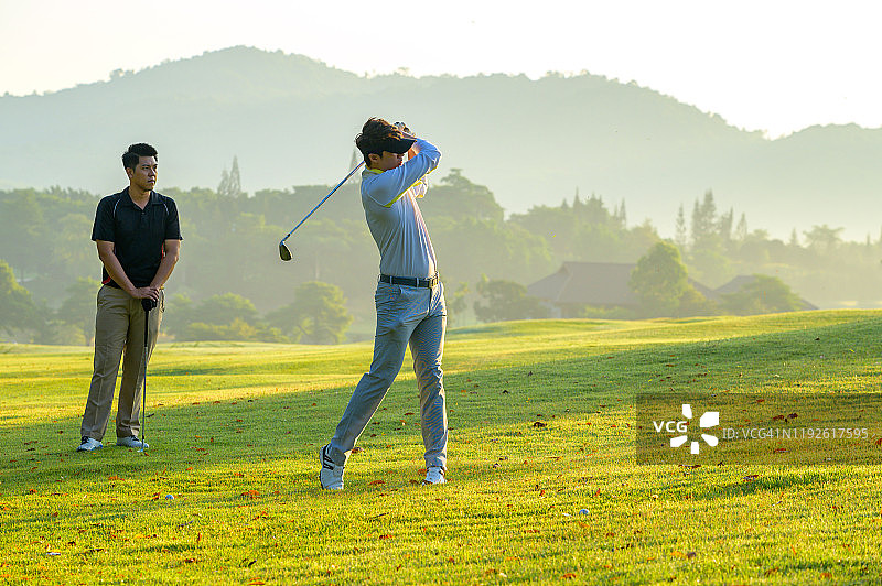 瞄准绿地图片素材