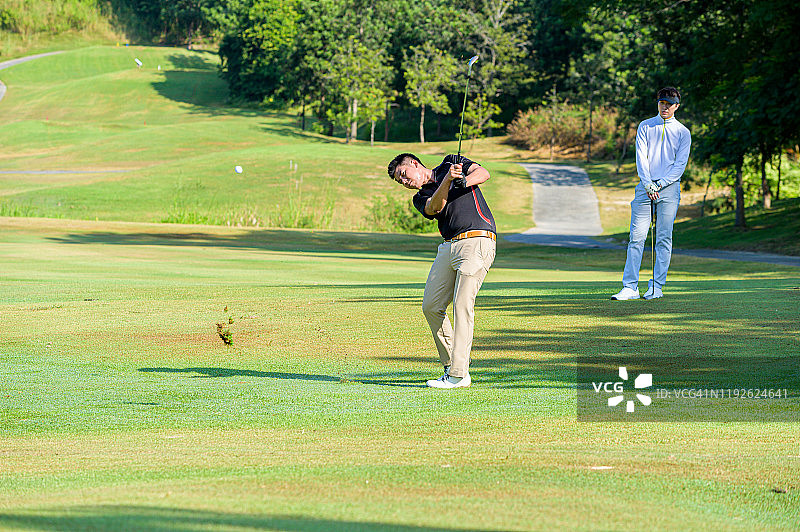 成就他高尔夫差点的一挥图片素材