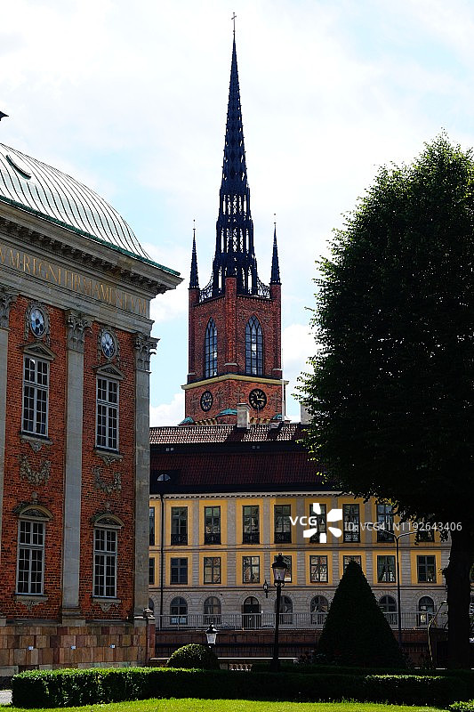 阳光下的斯德哥尔摩骑士岛教堂塔楼图片素材