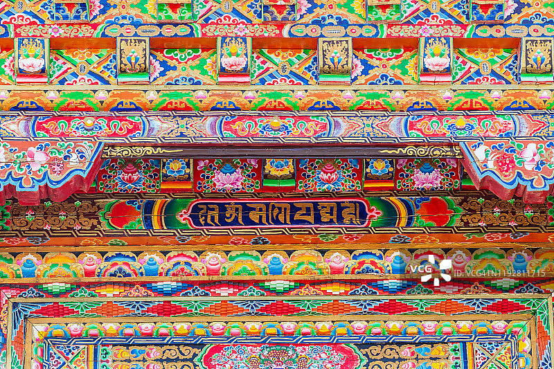 喇荣寺五明佛学院的藏族建筑与艺术作品图片素材