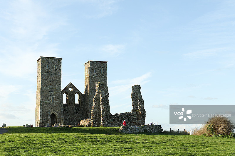 里科弗尔塔：罗马撒克逊海岸堡垒和12世纪教堂遗址受海岸侵蚀图片素材