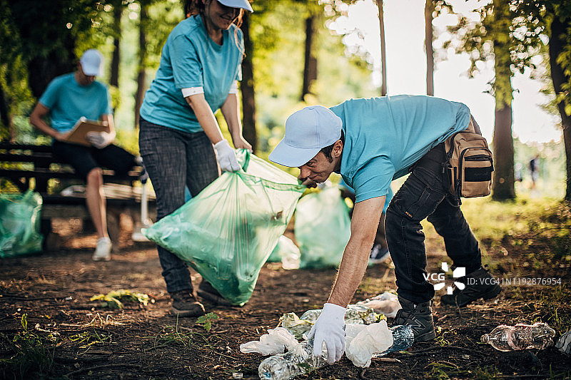 公园里的志愿者图片素材