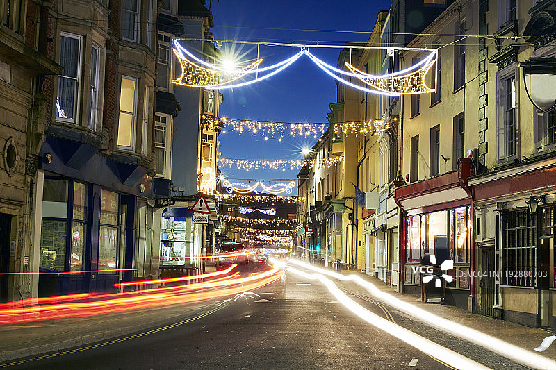 俯瞰伊尔弗勒科姆大街的圣诞灯饰图片素材