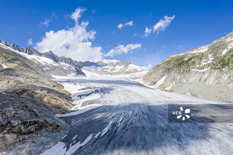 夏季罗纳冰川冰舌，位于瑞士瓦莱州格莱奇图片素材