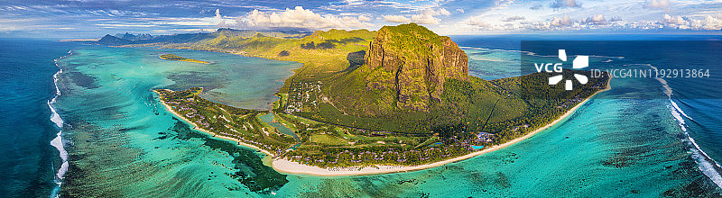 毛里求斯莫纳布拉班特半岛和绿松石珊瑚礁鸟瞰图片素材