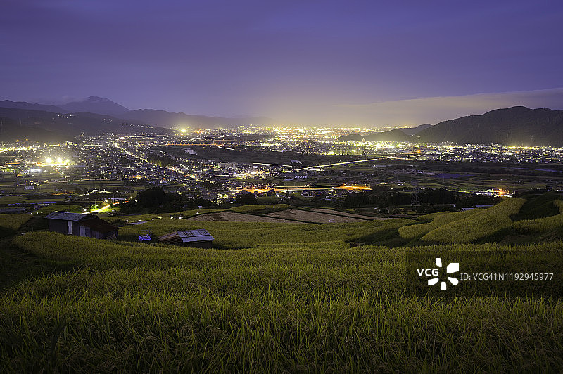 位于千曲市的姨舍梯田是长野市的著名观景点图片素材