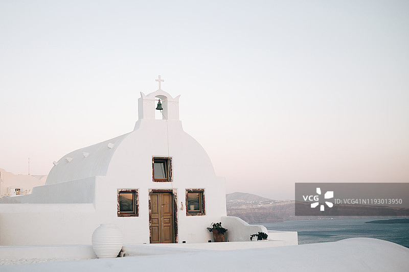 米科诺斯岛上的白色教堂图片素材
