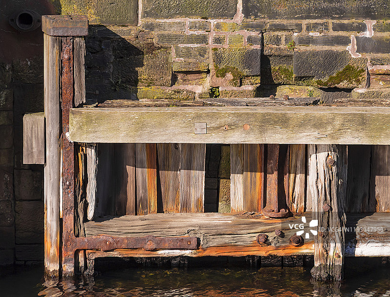 阿尔伯特码头的木门图片素材