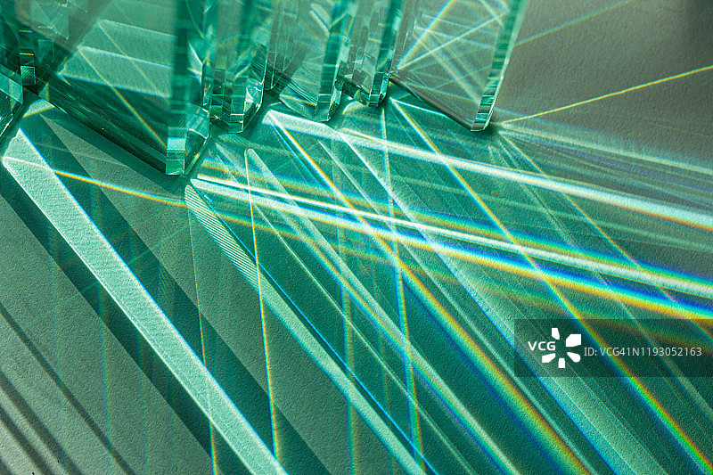 穿过玻璃反射的光线图片素材