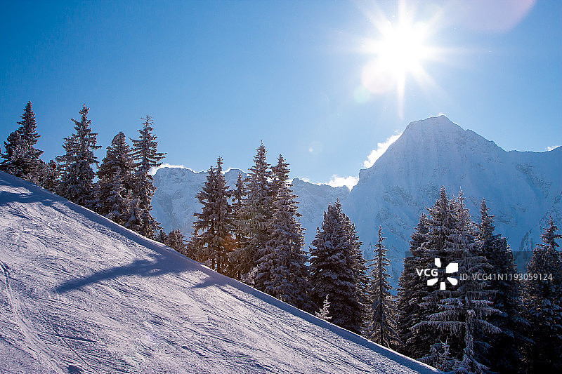 奥地利阿尔卑斯山的晴天图片素材