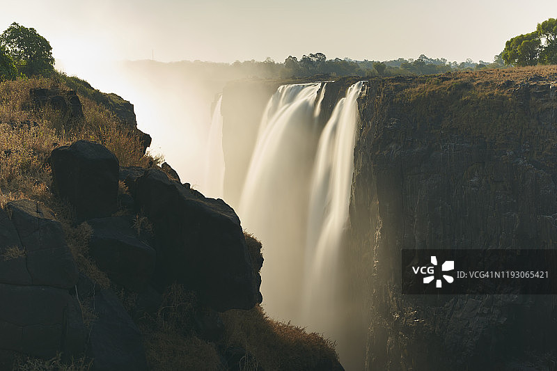津巴布韦维多利亚瀑布日落景色图片素材