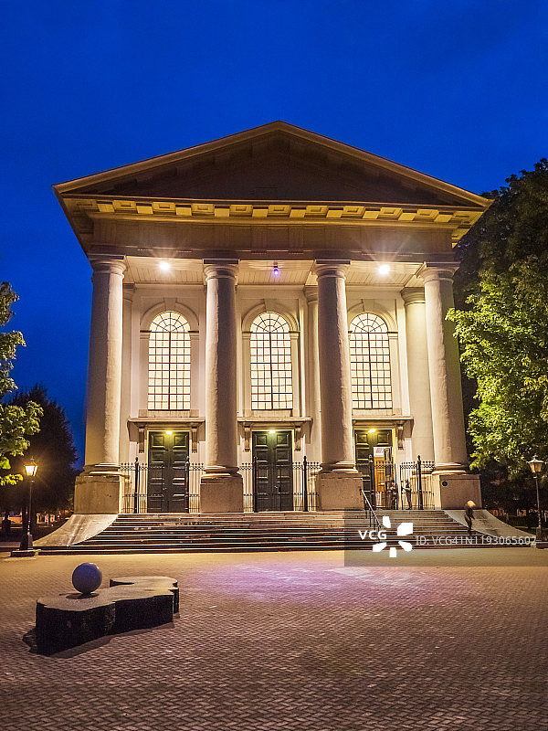 荷兰泽里克泽黄昏教堂图片素材