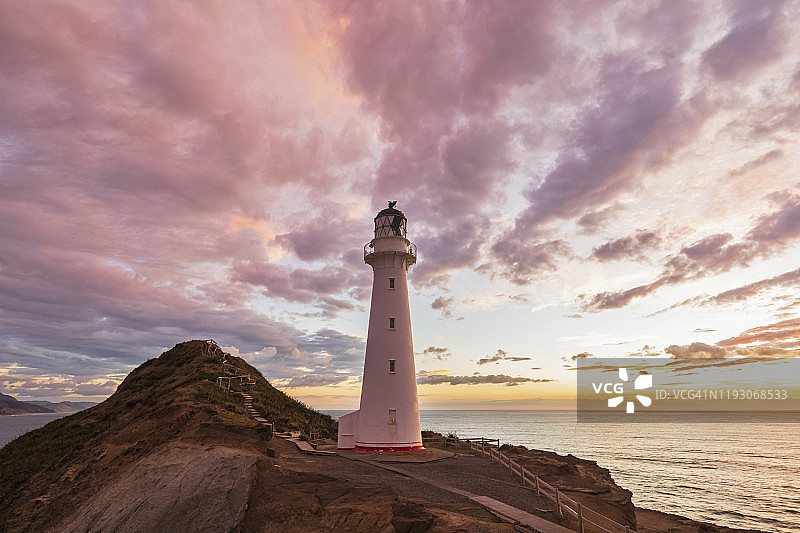 新西兰卡斯尔波因特日落灯塔图片素材