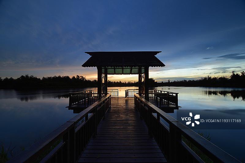 潮湿的土地图片素材