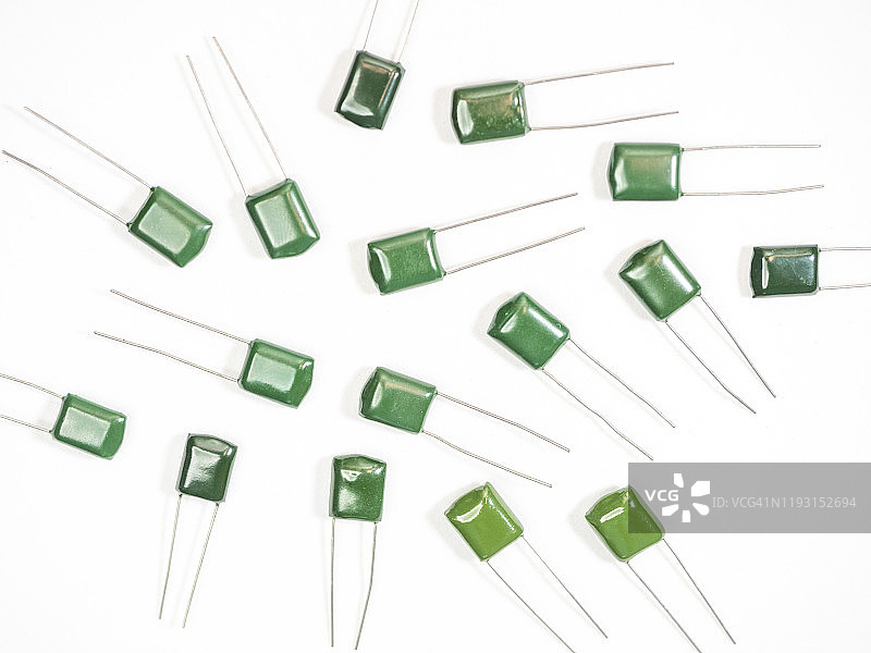 白色背景上的电容器图片素材