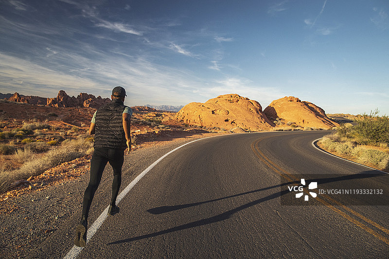 公路跑步图片素材