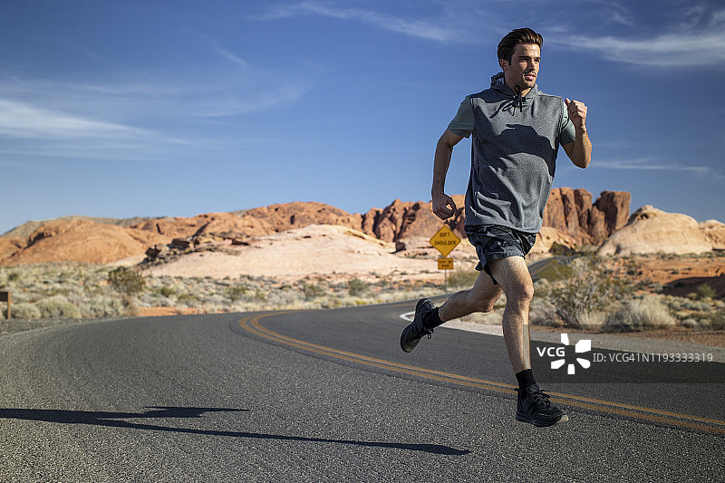 公路跑步图片素材
