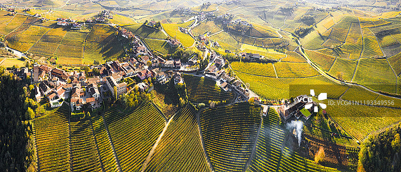 秋季意大利巴巴莱斯科村庄航拍图片素材