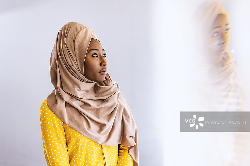 美丽的东方女子图片素材