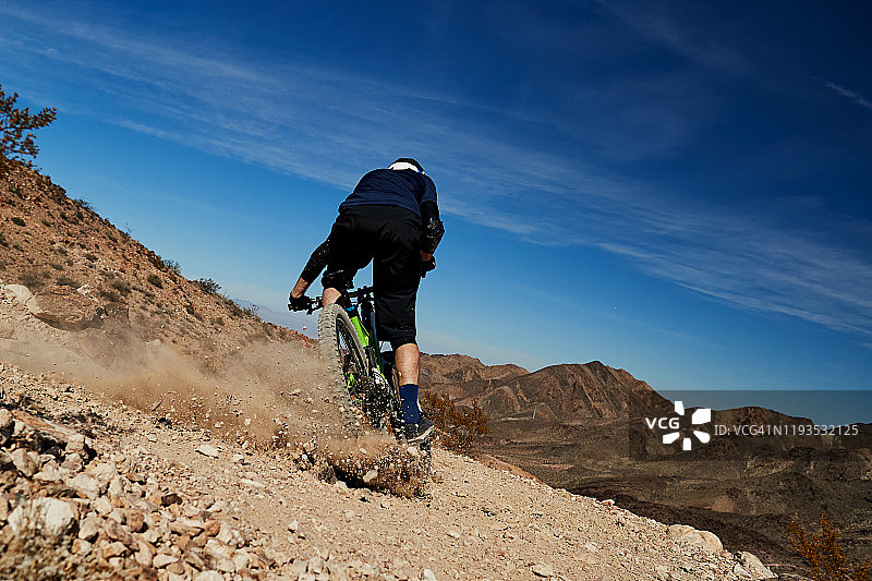 山地自行车速降图片素材