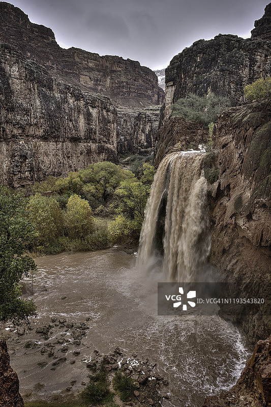 哈瓦苏瀑布的洪水图片素材