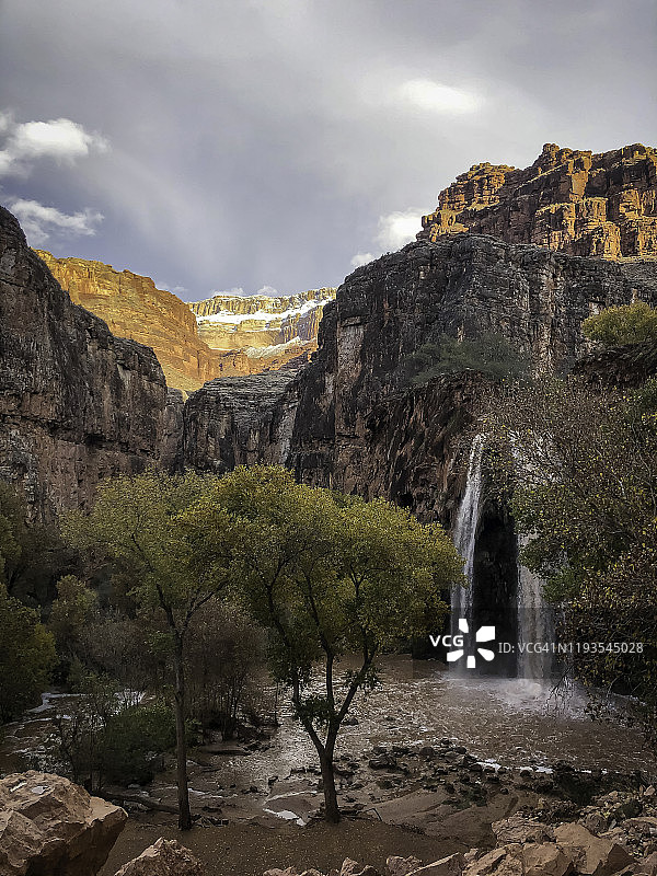 哈瓦苏瀑布的洪水图片素材