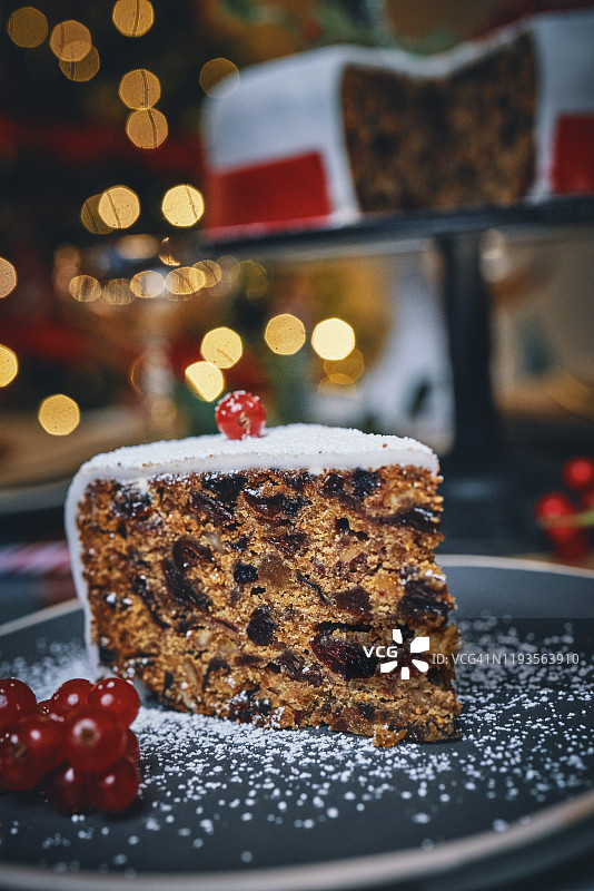 含干果和坚果的圣诞节软糖蛋糕图片素材