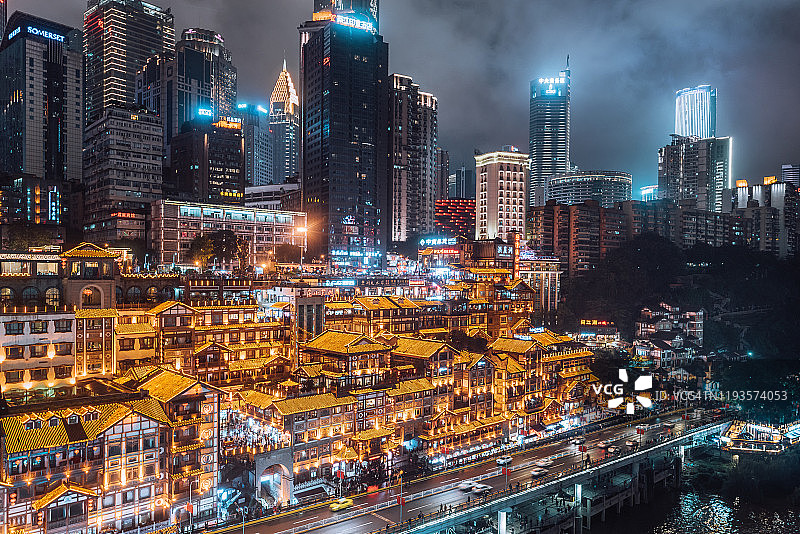 中国重庆洪崖洞山坡建筑及桥梁图片素材