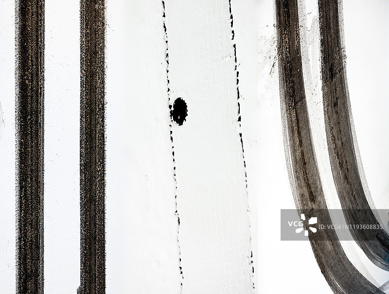 雪地车胎痕迹抽象表现主义图案图片素材