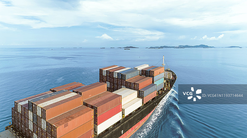 集装箱船海运物流出口航拍图片素材