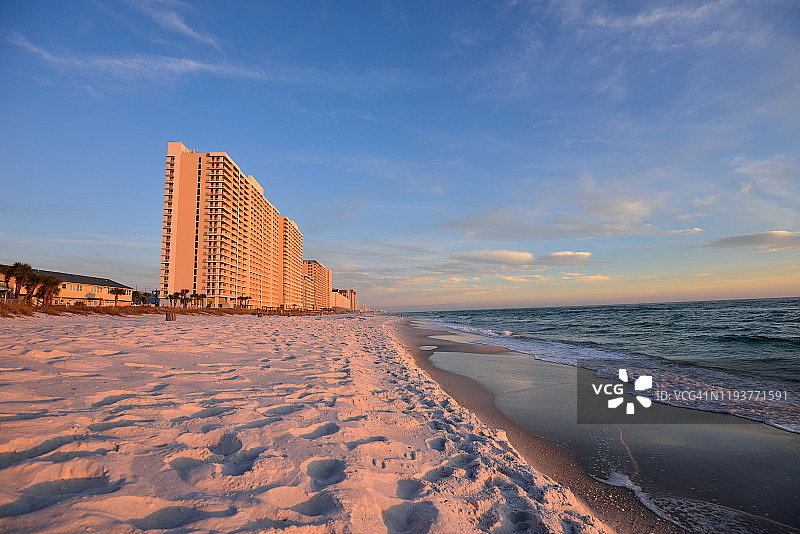 佛罗里达海滩酒店与大海图片素材