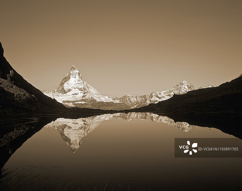 1992年的马特宏峰与里菲尔湖，瑞士图片素材