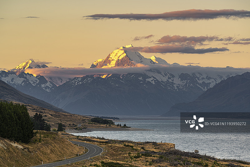 从彼得观景点看库克山和普卡基湖，新西兰图片素材