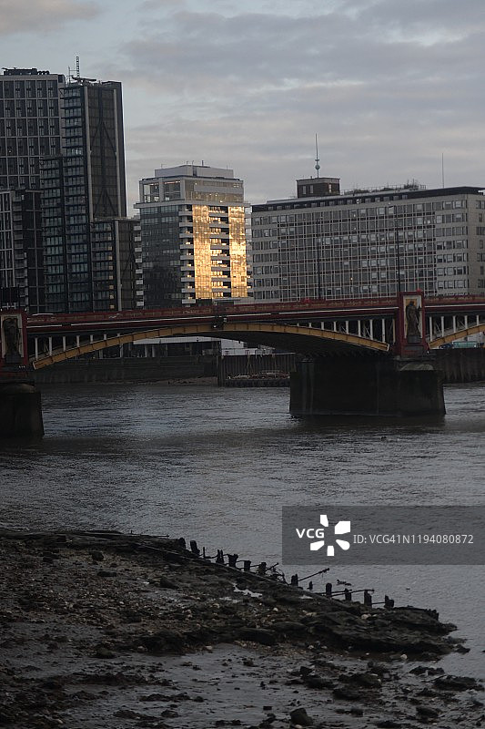 金色沃克斯豪尔日出图片素材