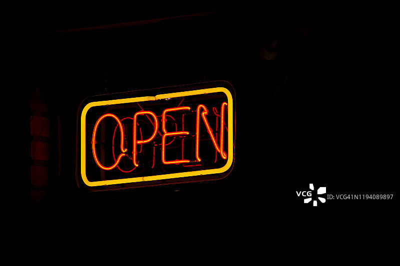 霓虹灯打开标志图片素材