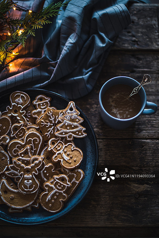 新年自制饼干和咖啡图片素材